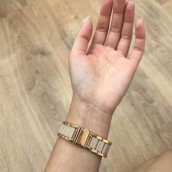 Michael Kors MK Rose Gold Watch - Picture 9 of 10